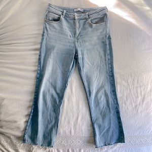 Zara cropped / capri light denim jeans